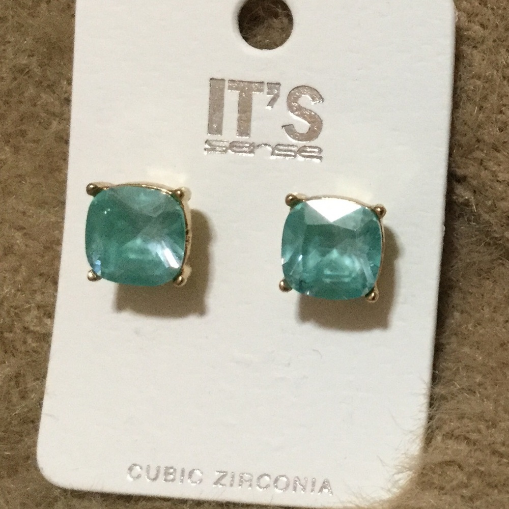 SALE❗️Cubic Zirconia Mint Green Post Earrings